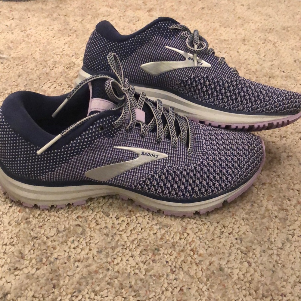 Brooks revel 2 sneakers